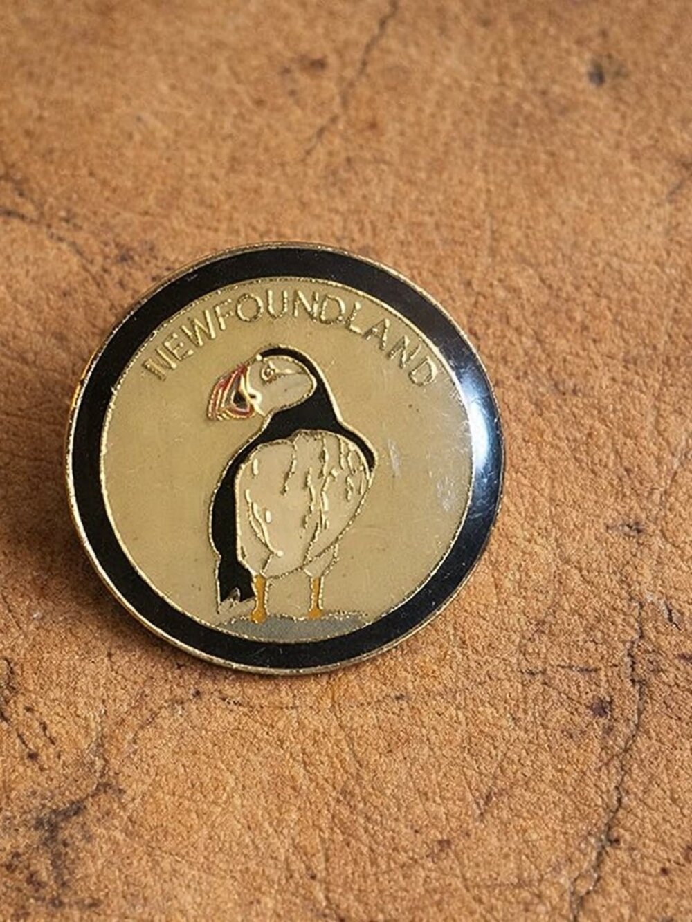 Newfoundland Canada Atlantic Puffin Bird Vintage Souvenir Lapel Pin - Canadian - Picture 2 of 4